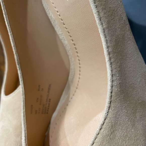 COACH - Two Pairs of Brand New
Skyler Pumps - Size 7.5 - Picture 8 of 12